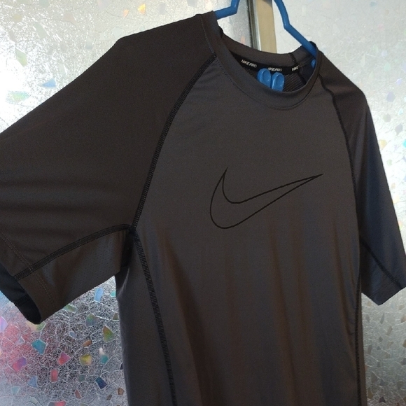 Nike Pro Gray Athletic T-Shirt - Picture 8 of 10